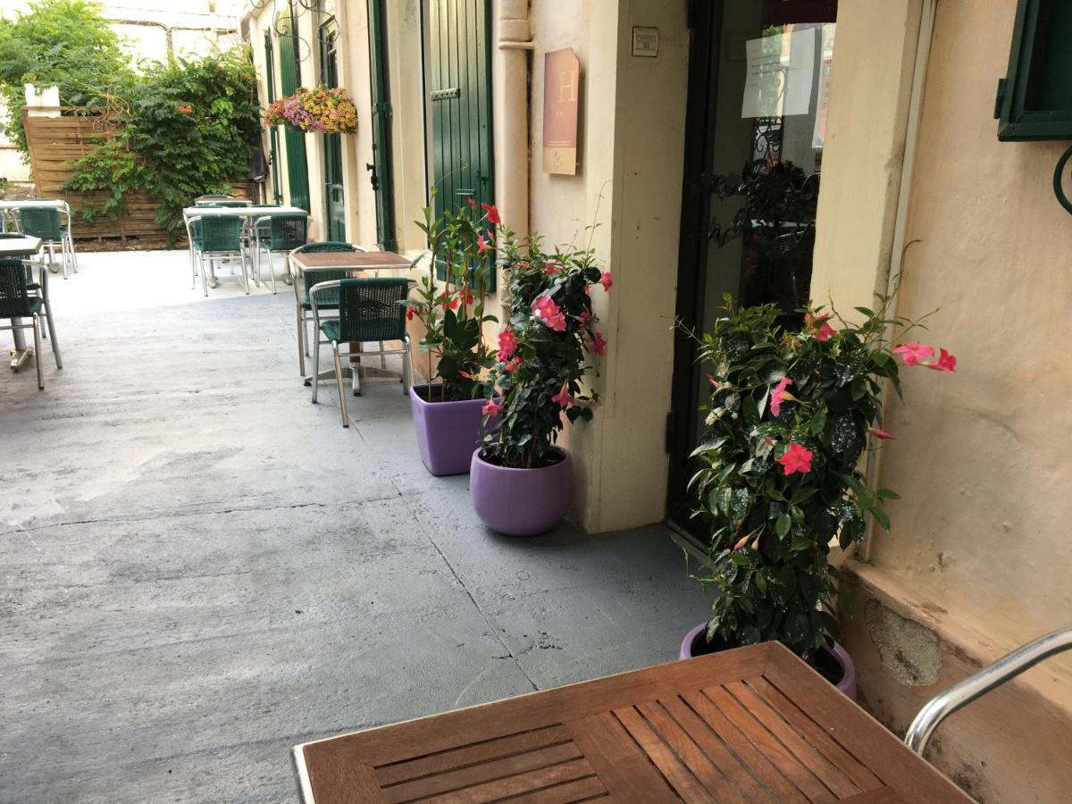 Hostellerie De La Source Arles Eksteriør billede
